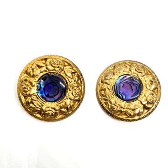VINTAGE BUTLER ORNATE GOLD TONE LARGE DISC FLORAL EARRINGS PURPLE RESIN ROUND - Picture 8 of 15